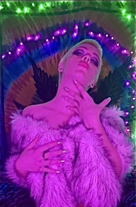 Roxxy Ace actress pics