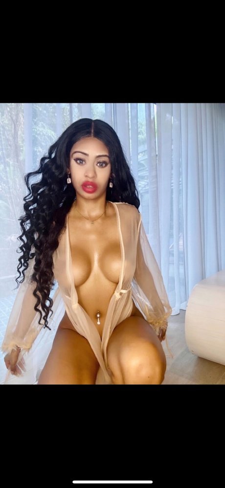 Ms Wetty Paradise erotic star image