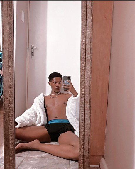 Femboy Benzo beautiful model img