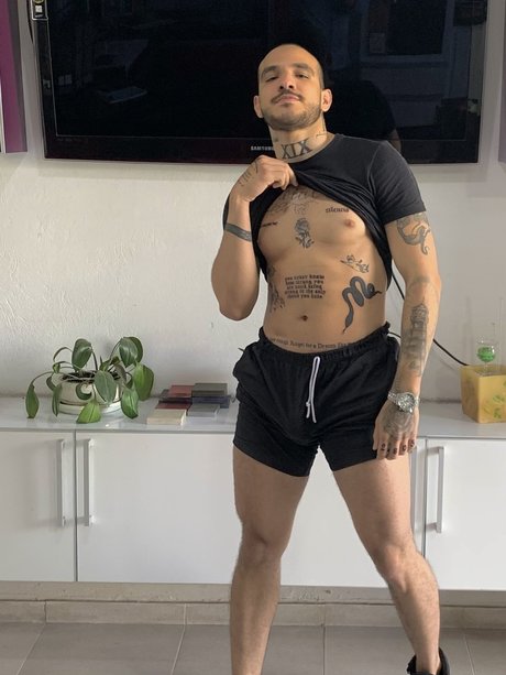 Sadosantos model pretty pics