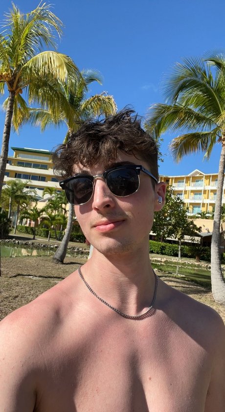 Ryan Barker naked actress pic