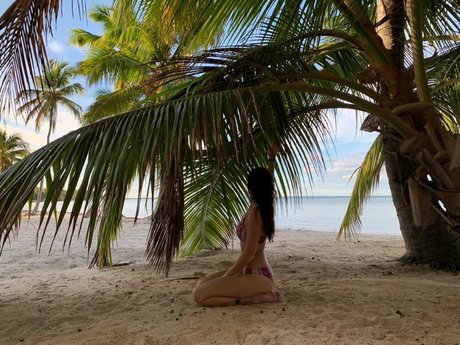 Sacha Moon nice actress pictures