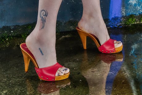 Sabdeluxe Foot Fetish Goddess star sex photo