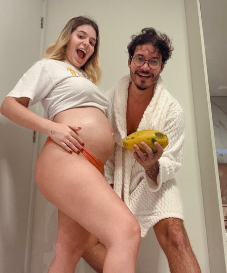 Vihh Tube model art gallery