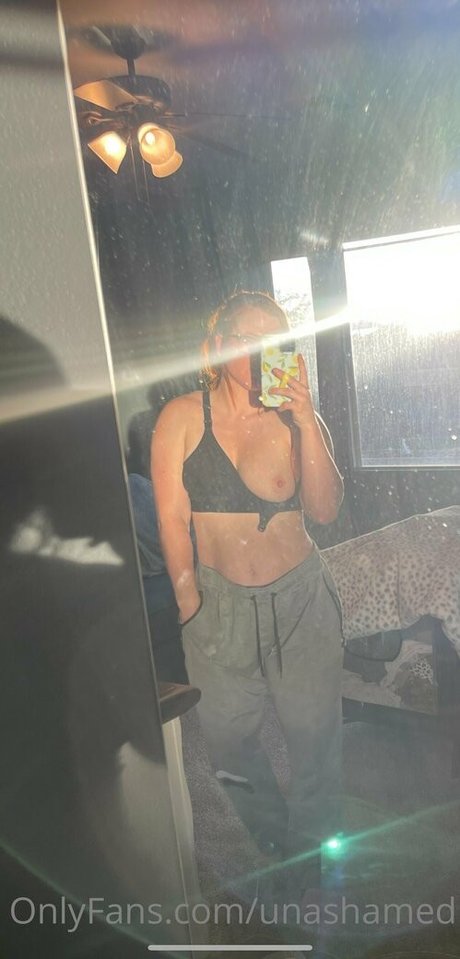 unashamed model sexy pic