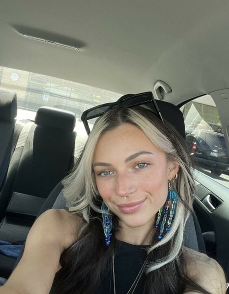 heh1112 hot star photo