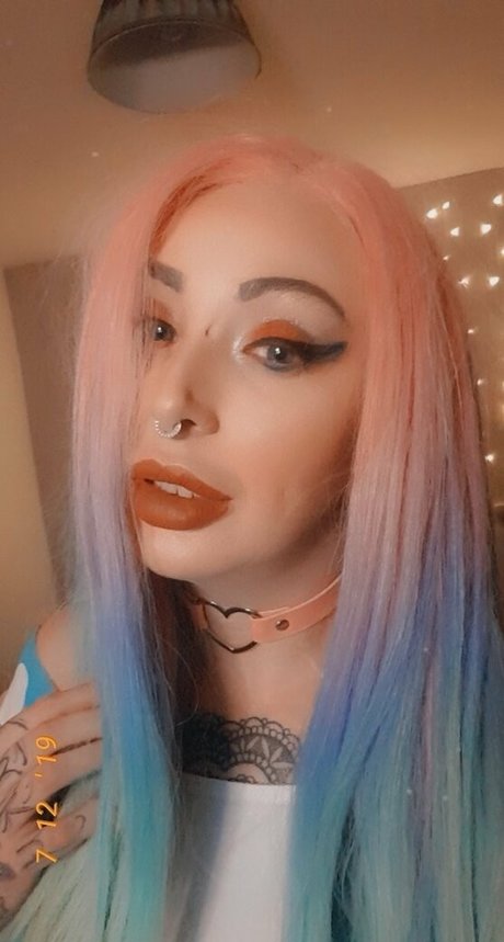 queenrainifree top model picture