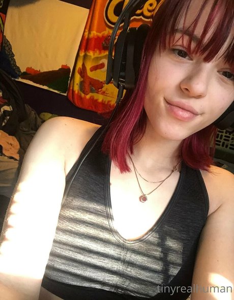 tinyrealmoth pornographic actress images