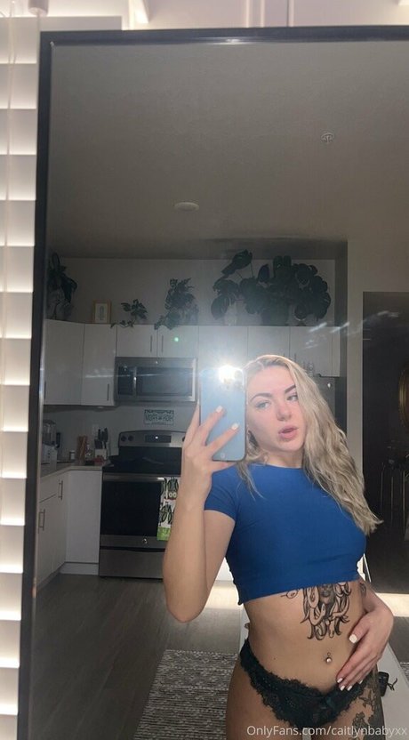 caitlynbabyxx naked model photo