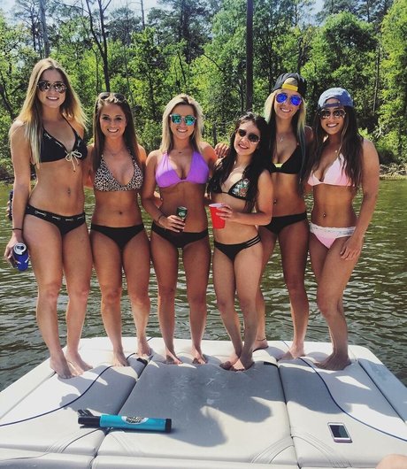 Taylor Altom model top photos