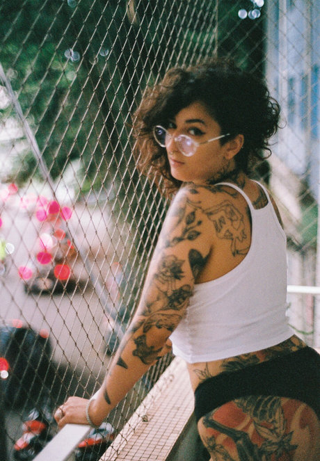 julh4 free nude actress picture