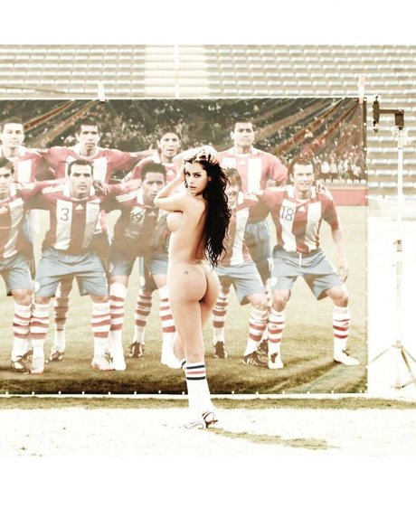 Larissa Riquelme art model gallery