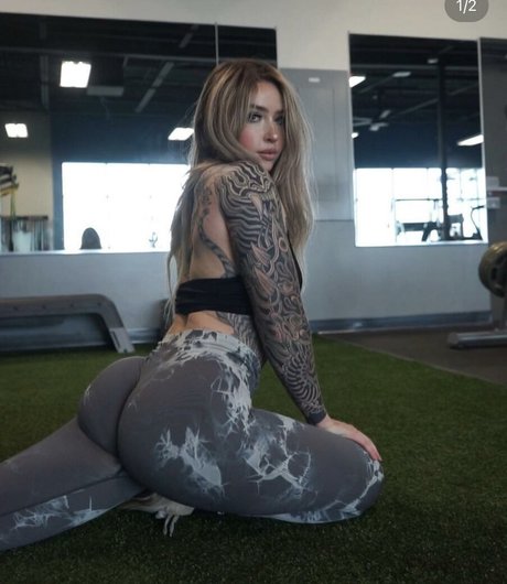 Strongwifu adult star photo