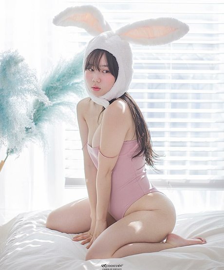 Myu A erotic actress pics