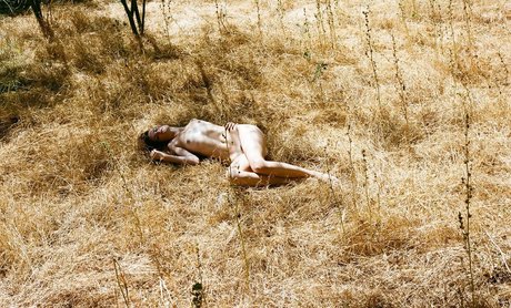 Maggie White naked model pics