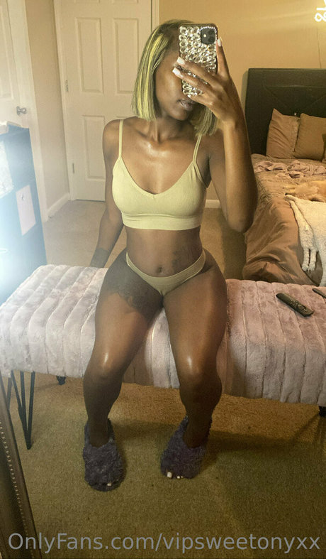 vipsweetonyxx pornstar photos