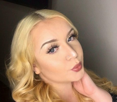 theoliviaskies porn star photo