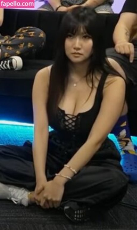 Aria Saki pornstar erotic pictures