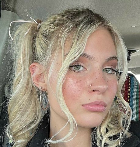 Annie Angel best model pic