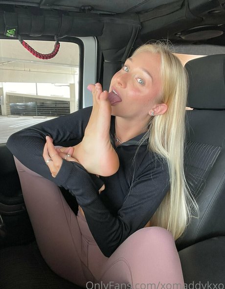 XoMaddykXo sexy star images