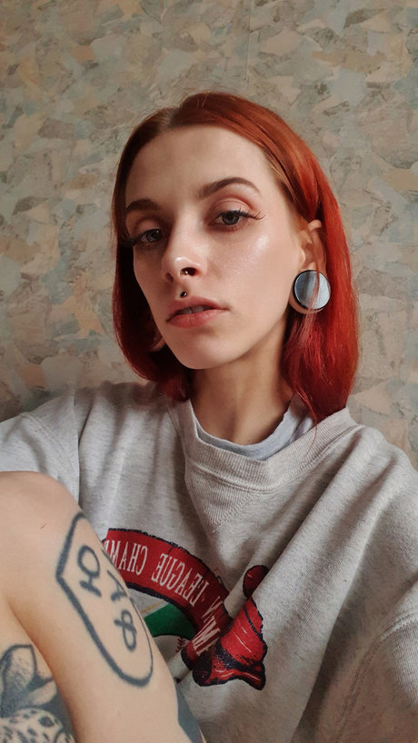 _tattoed skinny_ hd actress picture