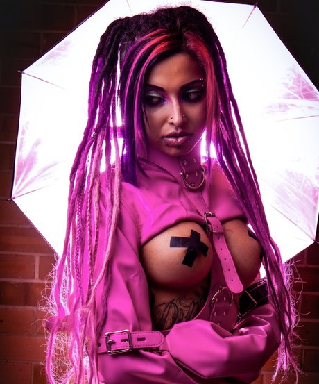 Sara Vicious star exclusive pictures