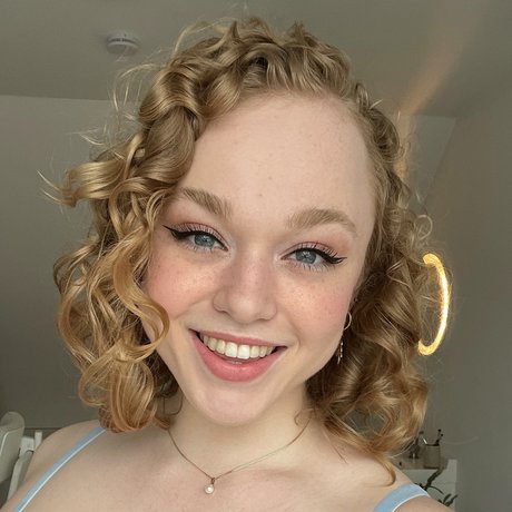 Sarah Calanthe Curvy Cock Tease_ star nudes pic