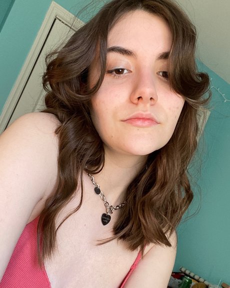 Sara Lydon nude actress gallery