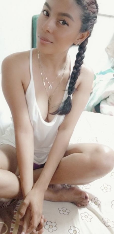 karen R_ sexy model img