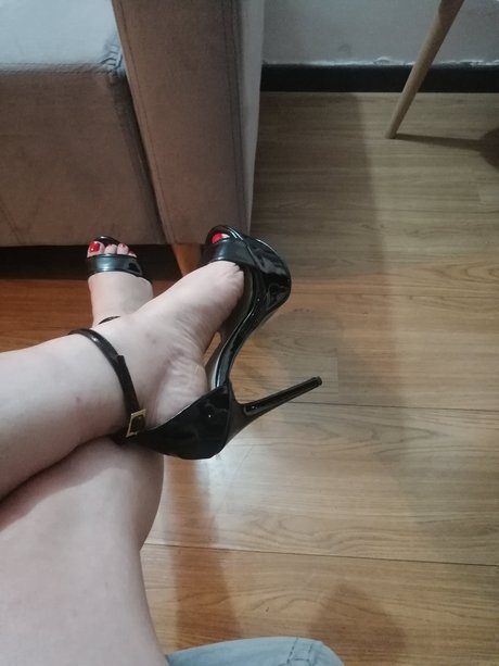 Sxyfoots nudes model photos