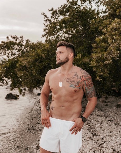 _guy nextdoor_ hot actress photos