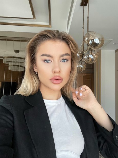 Sasha Devil UNCENSORED model hd img