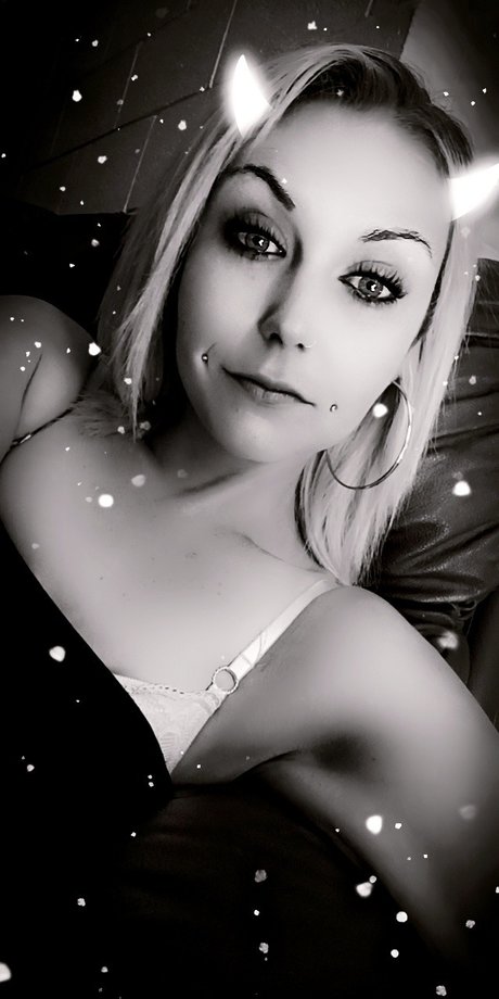 Sazzi_ hot model photo