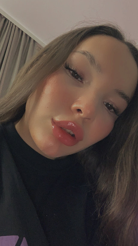 Stays y model beautiful images