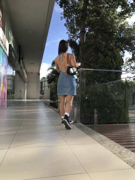 Tami Melo model naked photo