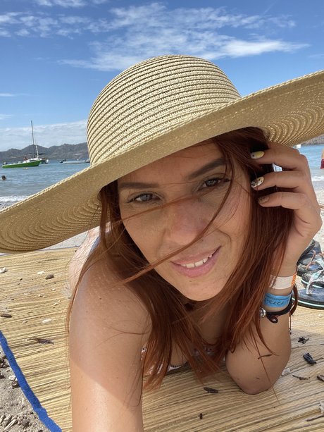 Elizabeth Molina model art img