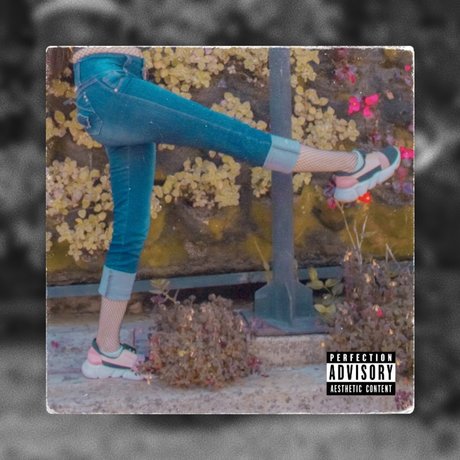 Yuni sexy star photo