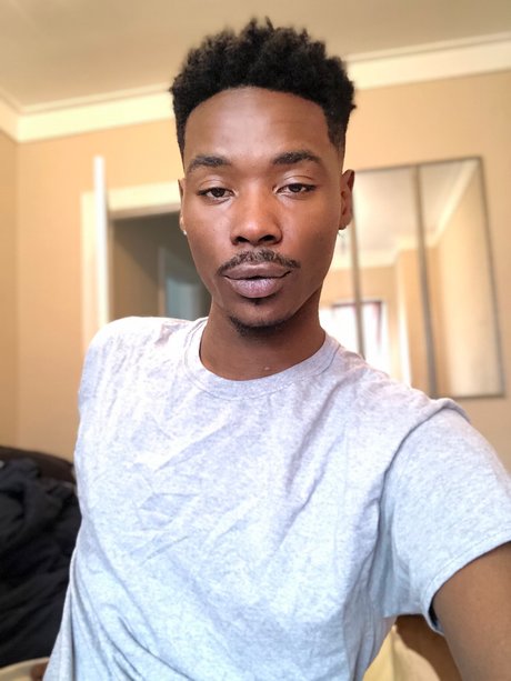 TreyDukes erotic star image