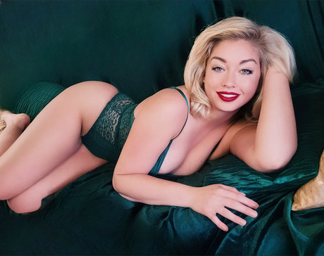 Antoinette Louise 6_ star hd photos