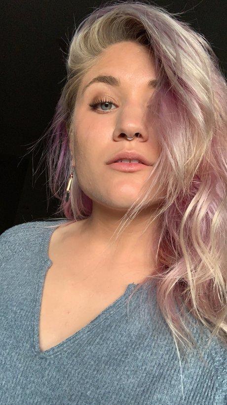 Deidre sexy actress pic