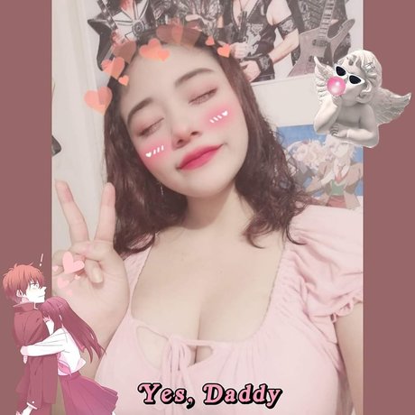 Flordeliz model art gallery