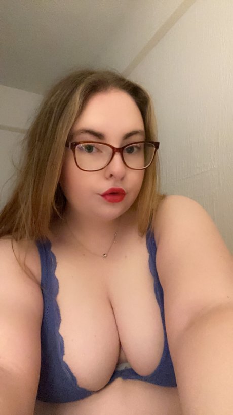 Flossy porn model picture