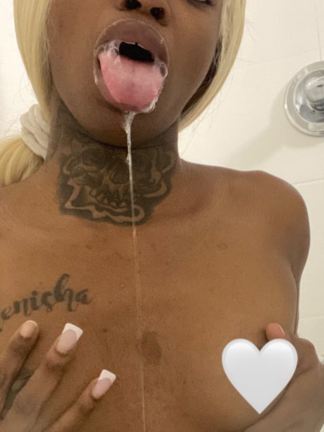 Erotica_ sexy actress photo