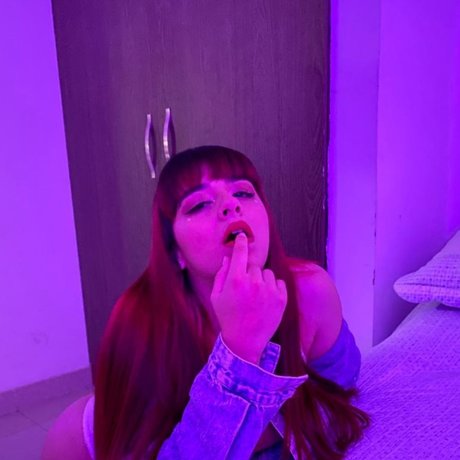 Izzy Palmer model pretty photos