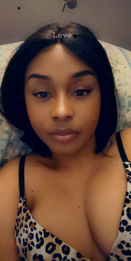 Red Bandit model hot photo