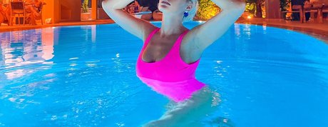 Blonde Queen pornstar top pic