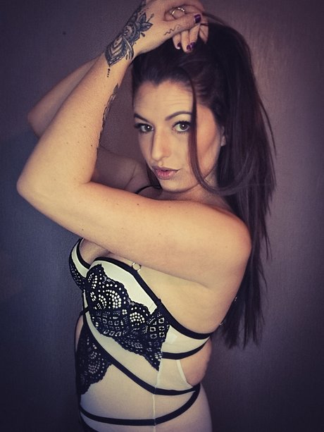 Katie Lou_ high quality star pictures