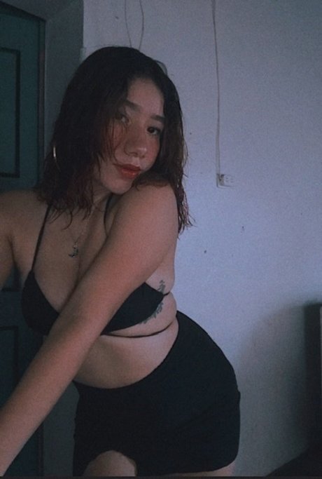 Estefany Solis nude model archive