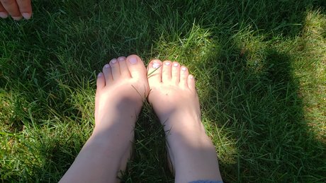 Feet Goddess model adult picture