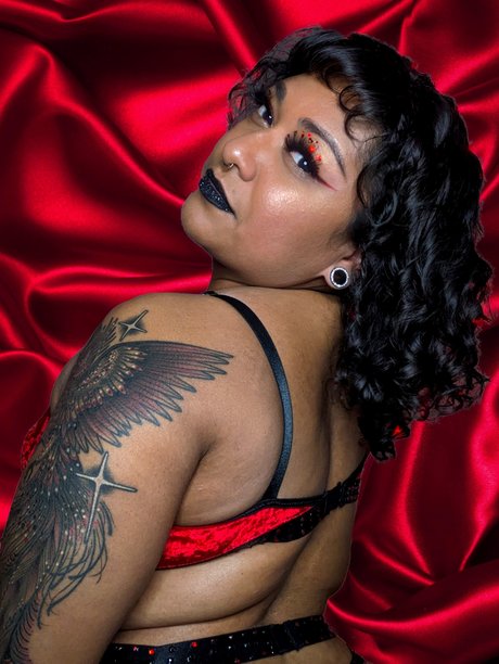 Xochii nice model image